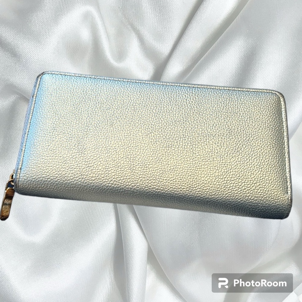 RJAY woman silver wallet zipper closure with card slots